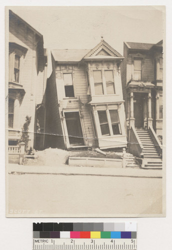 Scott St. [verso:] Valencia St. [Tilted house.]