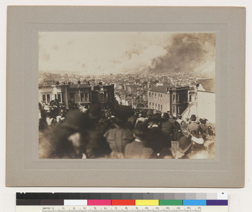 San Francisco, April 18, 1906. [Crowd gathered to watch fire burning in distance. From Lafayette Park?]