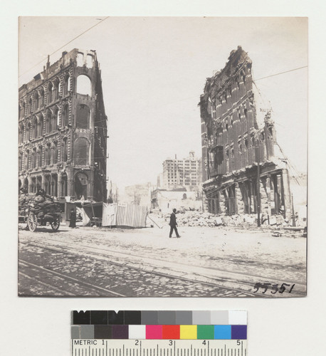 [Street scene showing rubble and ruins at Market, Pine and Davis Sts.]