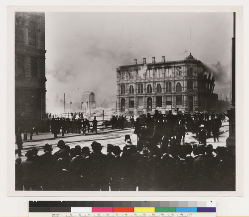 California St. [Crowd gathered to watch burning of R.G. Dun & Co. building.]