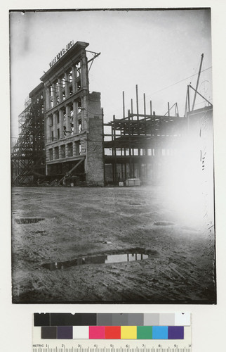 Reconstruction of Hale Bros. Bldg., spring 1907. Market St., 5th to 6th