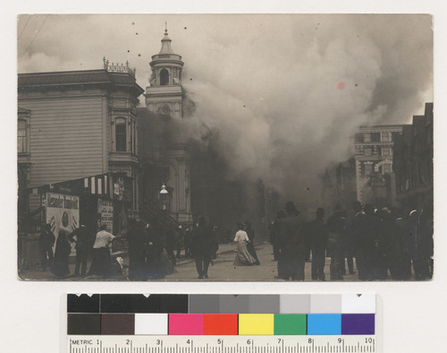 [Crowd in street watching fire burn at Slavonian Church, near Fell and Market Sts. Postcard.]