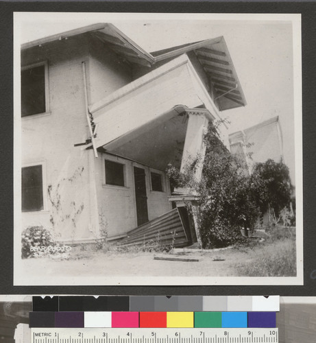 [Earthquake damage to unidentified building.]