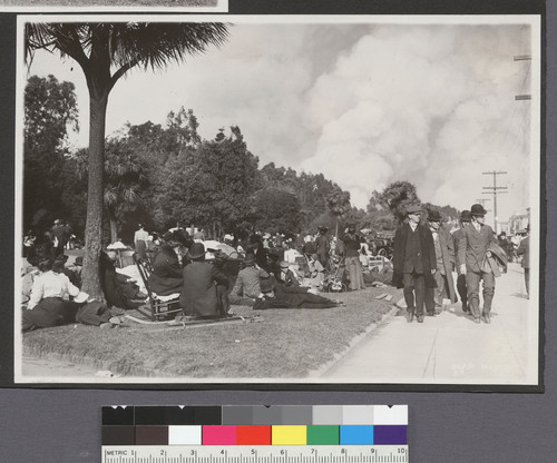 [Refugees with belongings in Jefferson Square during fire.]