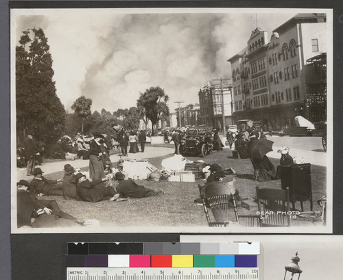 [Refugees gathered in Jefferson Square during fire.]