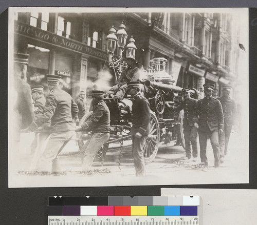 [Firemen maneuvering fire engine in front of Palace Hotel, Market St.]