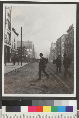 [Street scene during fire. Unidentified location.]