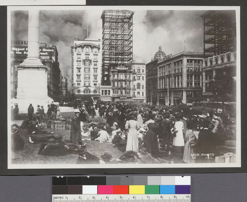 [Refugees in Union Square during fire.]