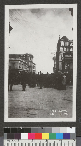 [Street scene of crowd during fire. Unidentified location.]