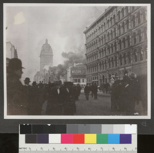 [Crowd on Market Street during fire. Call Building, left center; Emporium, right.]