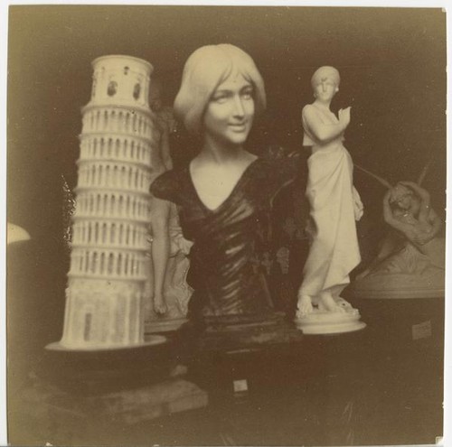 Souvenir sculptures (Tower of Pisa and others)