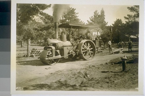 Street and road roller, horizontal boiler type. 1900. [No. 1189. Photograph by L. Slevin. Copyright 1922.]