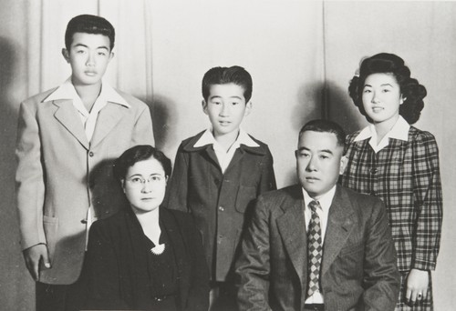 Taniguchi Family picture, Santa Maria : 1941. Mitsuo, Somio, Michiko and Mr. and Mrs. George (Ichitaro)