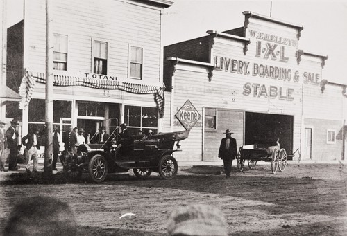 T. Otani Store : 620 Oxnard Boulevard, Oxnard : 1920 ; car driver Tokutaro Moriwaki