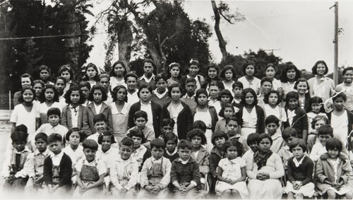 Class portrait at the "Mexican School" in Carpinteria