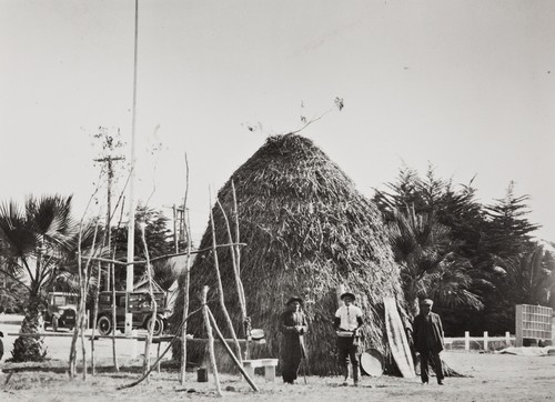 Finished Chumash house, thatched with tules, Ventura County Fair : 1923