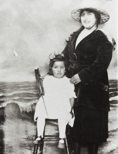 Rosario ("Rosie") Pérez (née Olivas), granddaughter of Rosario Cooper, and her daughter, Juanita : early 1920s