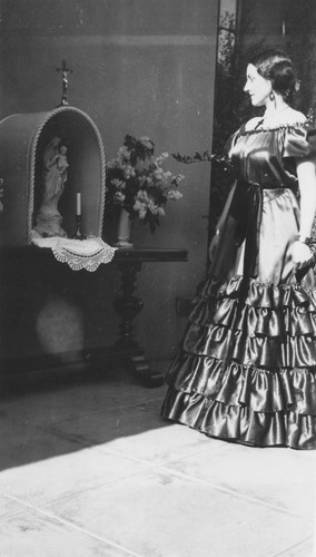 Minerva Club member Ethel May Dorsey in period gown