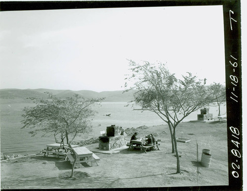 View of picnic area at Puddingstone Lake at Frank G. Bonelli Regional Park