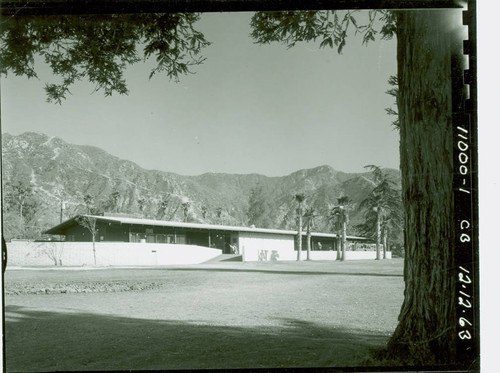 View of Altadena Golf Coruse clubhouse