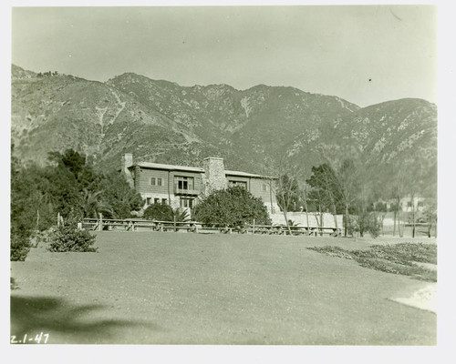 View of the picnic area and William D. Davies Memorial Building at Charles S. Farnsworth Park