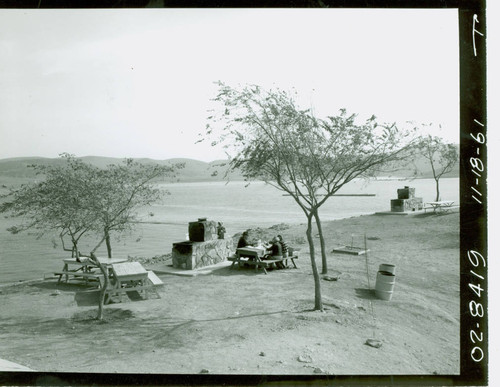 View of picnic area at Puddingstone Lake at Frank G. Bonelli Regional Park