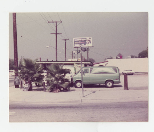 Side view of G&G Produce stand, Los Nietos, California