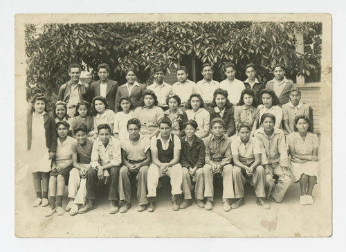 Eighth grade class photo of Los Nietos School, Los Nietos, California