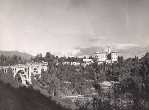 Vista del Arroyo Hotel and Colorado Street Bridge