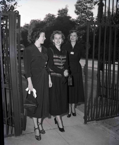 Group of three young women at the Huntington Library entrance