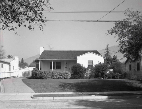 Front view of the home at 601 Ladera Street in Pasadena