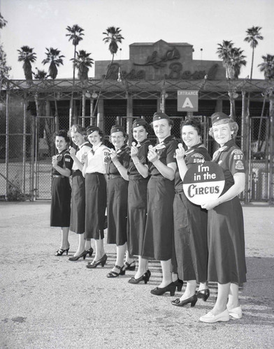 Mothers publicize Boy Scout Rose Bowl Circus