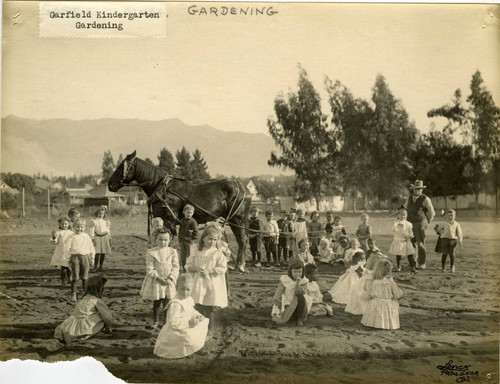 Garfield School, kindergarten gardening class