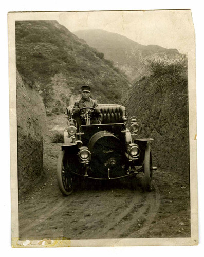 Franklin Auto on Road to Mt Wilson, 1910