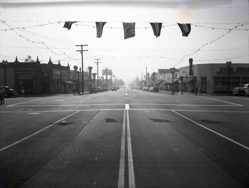 Street view at the intersection Lake Avenue and Washington Boulevard looking north
