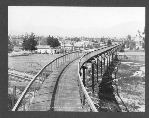 Pasadena Cycleway - 1900 - looking north, tracks Santa Fe or Union Pacific - Raymond Ave. in background