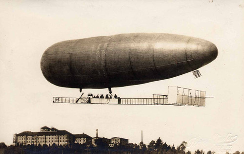 Knabenshue's Dirigible over Raymond Hotel