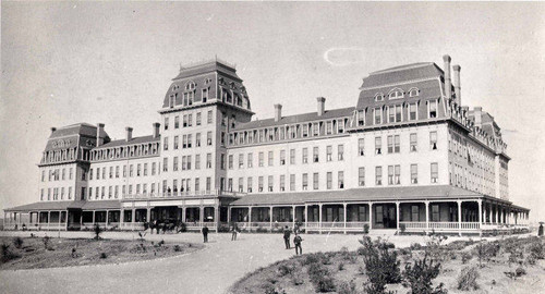 Raymond Hotel Exterior