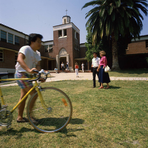 Students at Woodbury University campus