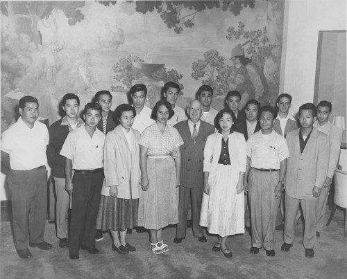 New Hawaiian Freshmen Meet Woodbury College President Ray "Pop" Whitten For the First Time