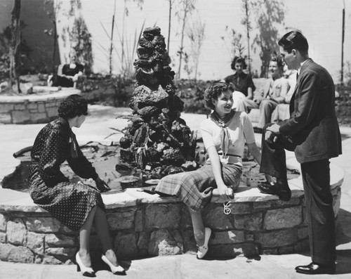 Woodbury Students in Wilshire Campus Courtyard