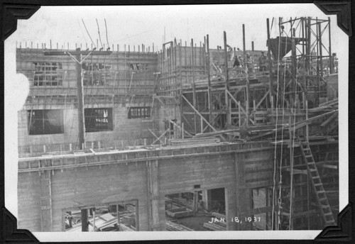 Construction of the Wilshire Boulevard campus