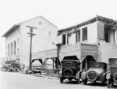 Santa Barbara 1925 Earthquake Damage - 00 Block East Carrillo Street