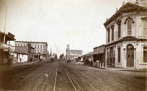 Looking North at State & De La Guerra Streets