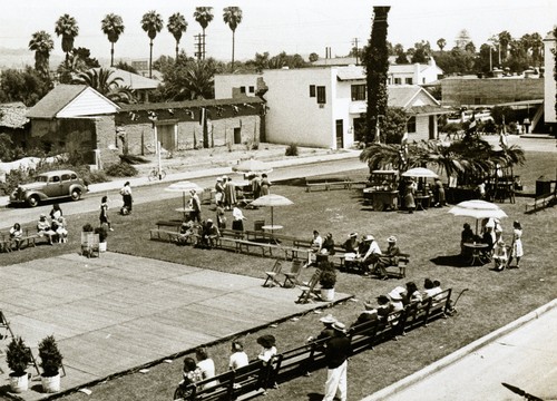 De La Guerra Plaza - Victory Gardens