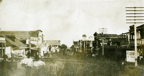 Looking South on State Street at De La Guerra Street