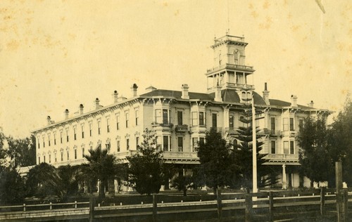 Arlington Hotel