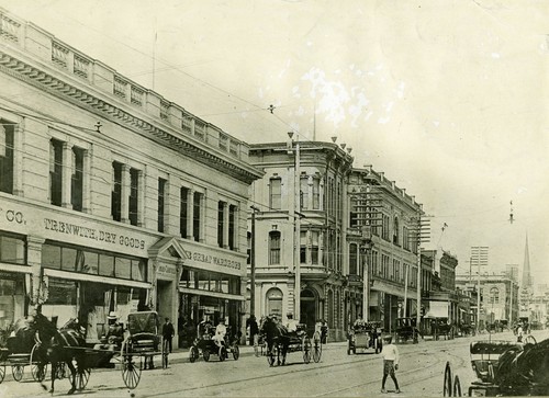 Looking up State Street, from 800 Block