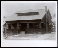 Family home of Dr. and Mrs. Alva Curtis Garrott, Glendale, between 1908-1915