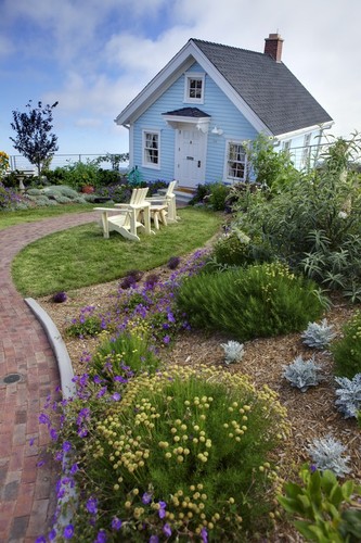 Fallen Star: view of garden and house